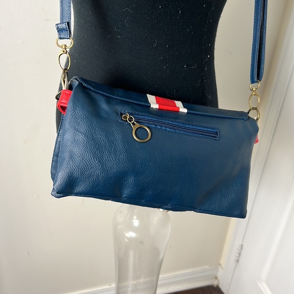 Vintage Minimalist Crossbody Bag - Picture 5 of 16